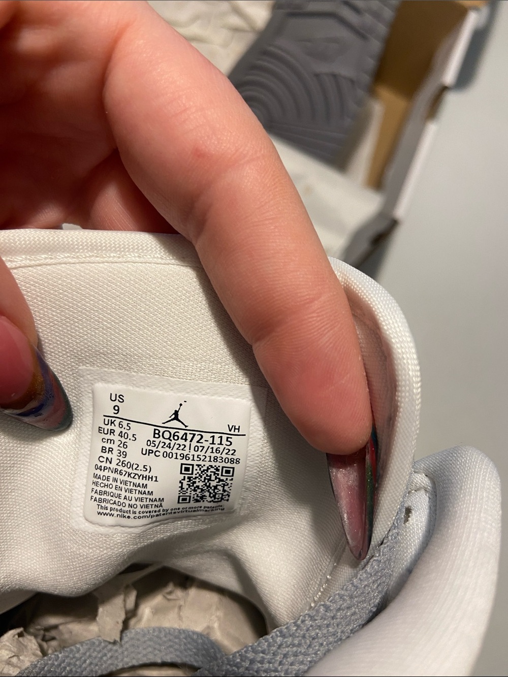 Jordan Air Jordan 1 Mid White and Gray Women's Sneakers - Picture 5 of 9